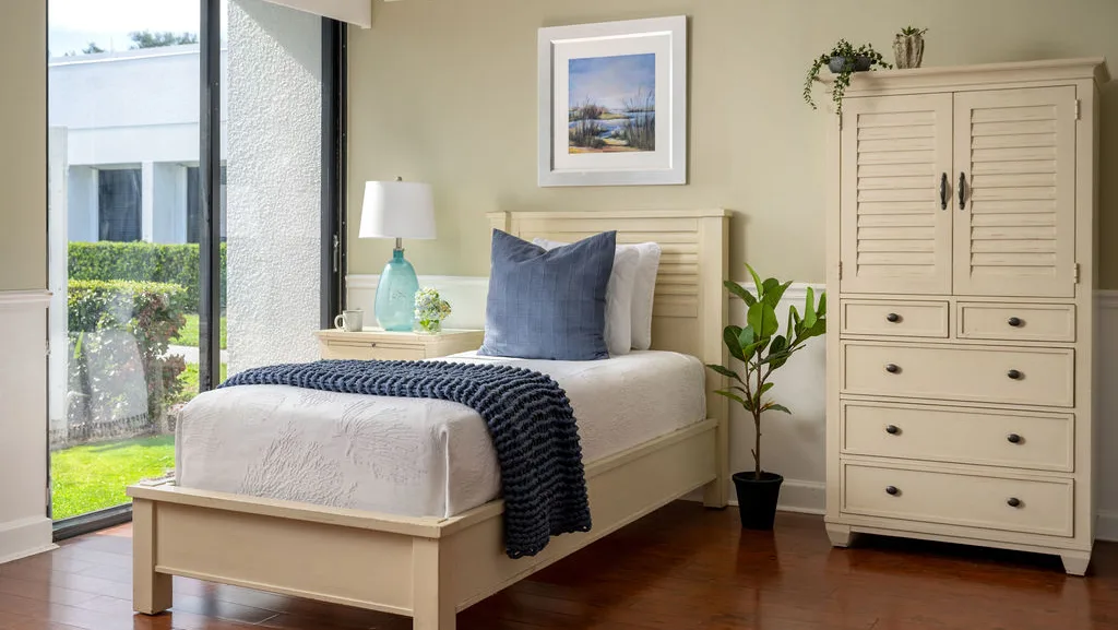 Older Adult bedroom<br />
