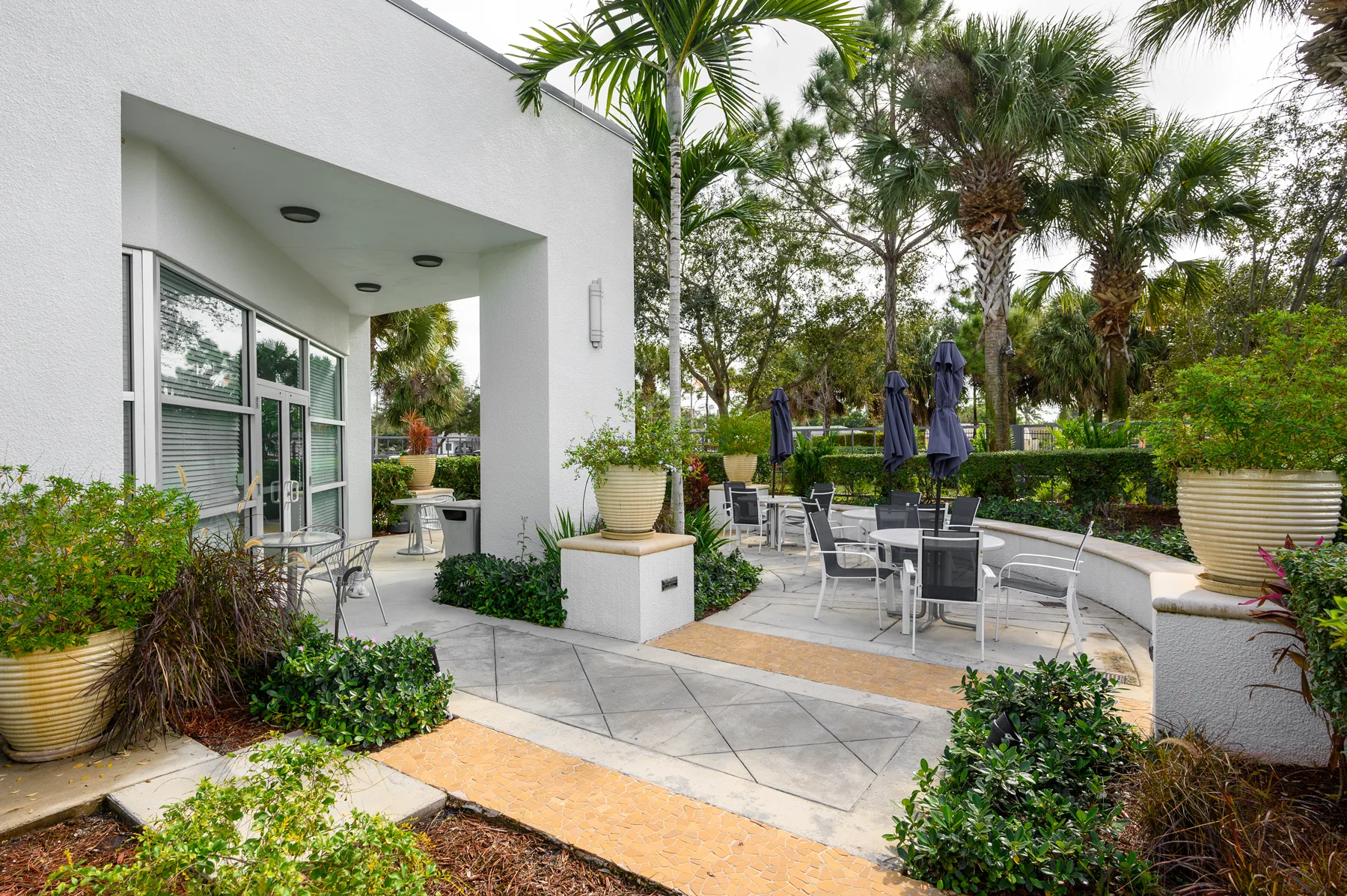 Hanley Center Counseling patio